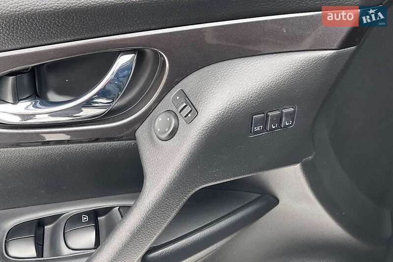 Внедорожник / Кроссовер Nissan Rogue 2018 в Александрие