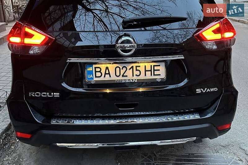 Внедорожник / Кроссовер Nissan Rogue 2018 в Александрие
