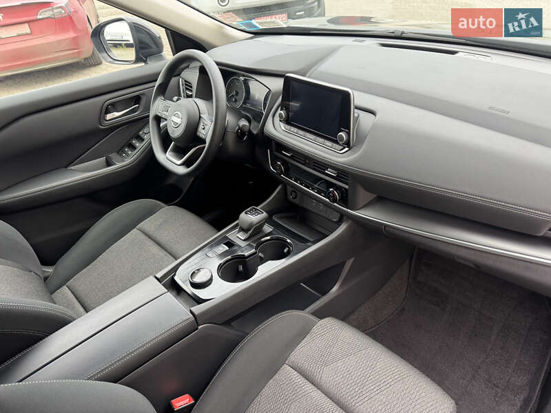 Внедорожник / Кроссовер Nissan Rogue 2024 в Луцке