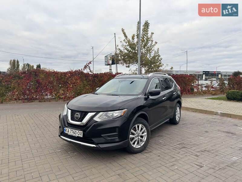 Внедорожник / Кроссовер Nissan Rogue 2018 в 