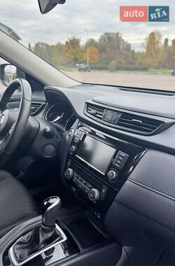 Внедорожник / Кроссовер Nissan Rogue 2018 в 
