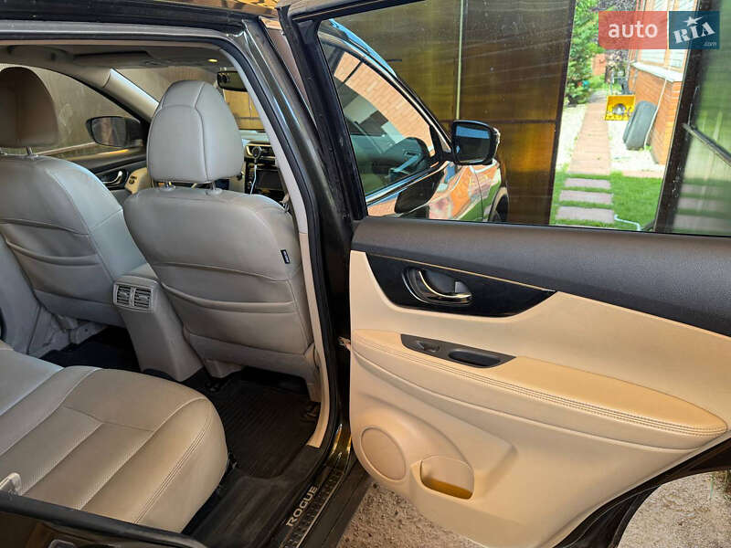 Позашляховик / Кросовер Nissan Rogue 2016 в Чернігові