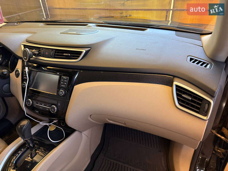 Позашляховик / Кросовер Nissan Rogue 2016 в Чернігові