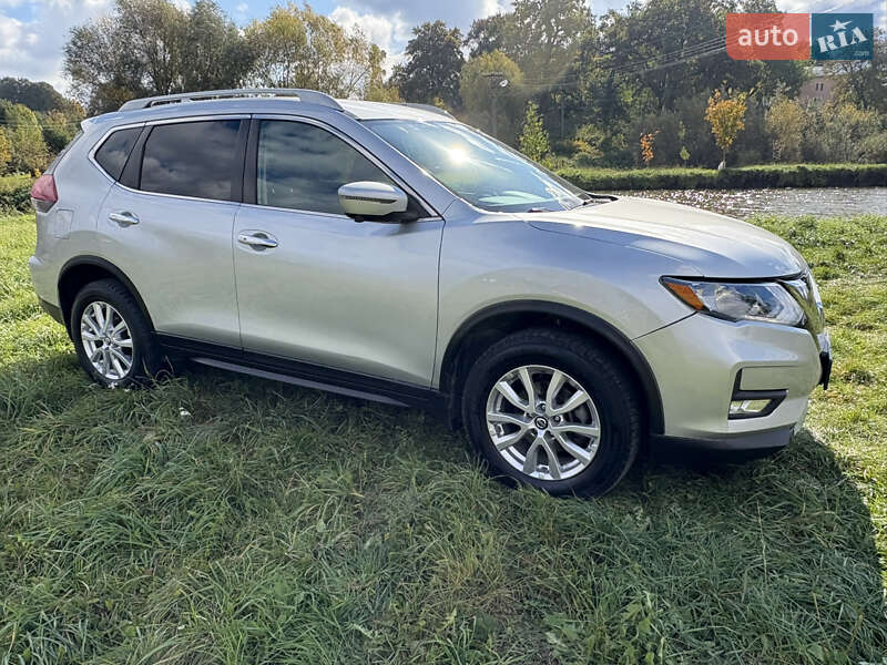 Внедорожник / Кроссовер Nissan Rogue 2017 в Дублянах
