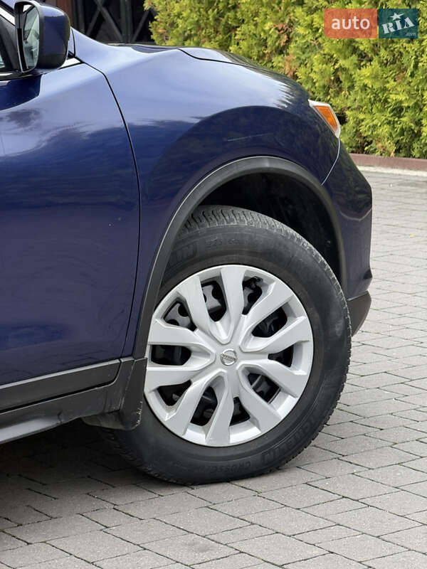Внедорожник / Кроссовер Nissan Rogue 2017 в Стрые