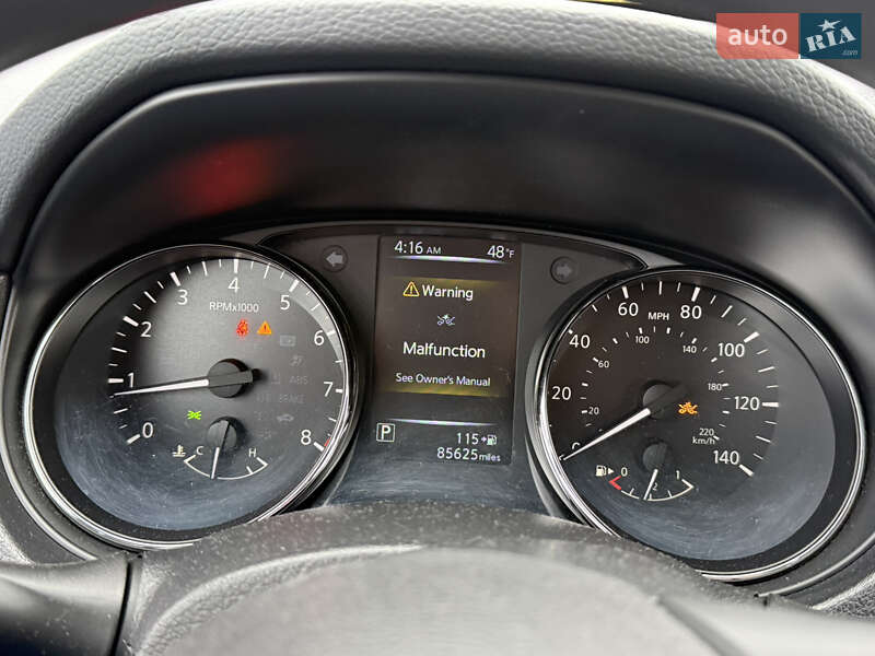 Внедорожник / Кроссовер Nissan Rogue 2017 в Стрые