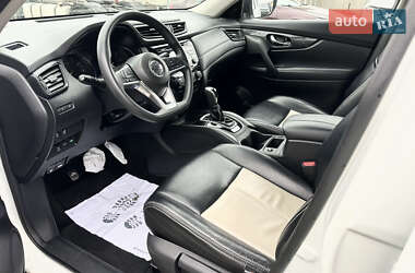 Внедорожник / Кроссовер Nissan Rogue 2017 в 