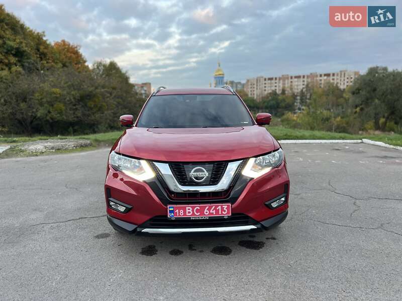 Внедорожник / Кроссовер Nissan Rogue 2017 в Ровно