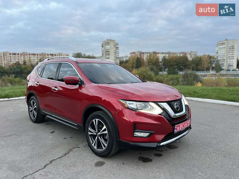 Внедорожник / Кроссовер Nissan Rogue 2017 в Ровно