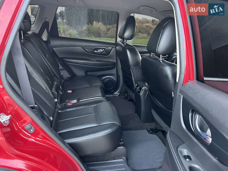 Внедорожник / Кроссовер Nissan Rogue 2017 в Ровно