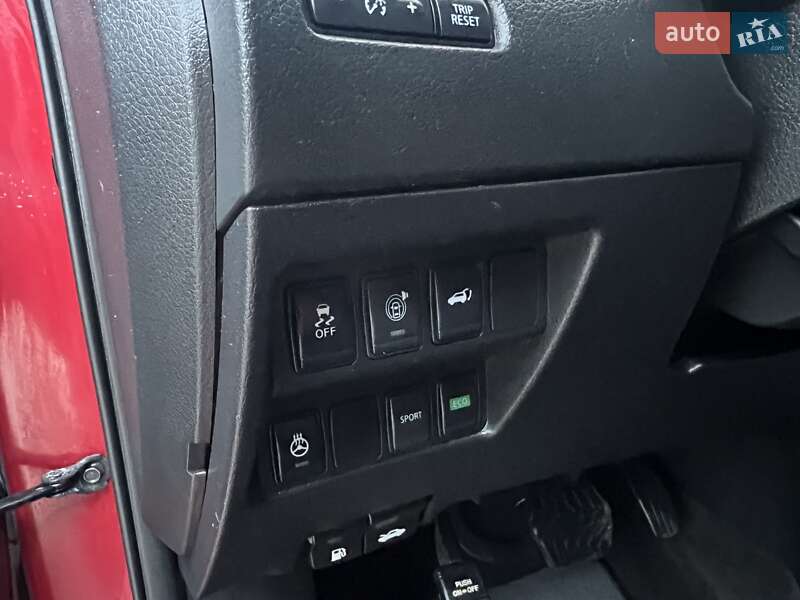 Внедорожник / Кроссовер Nissan Rogue 2017 в Ровно