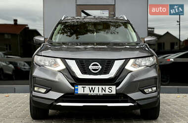 Внедорожник / Кроссовер Nissan Rogue 2017 в 