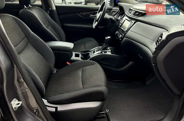 Внедорожник / Кроссовер Nissan Rogue 2017 в 