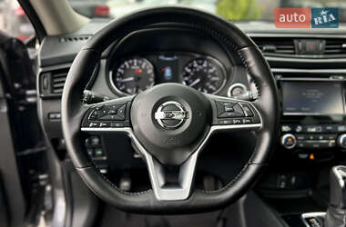 Внедорожник / Кроссовер Nissan Rogue 2017 в 