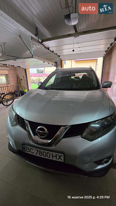 Позашляховик / Кросовер Nissan Rogue 2015 в Винниках