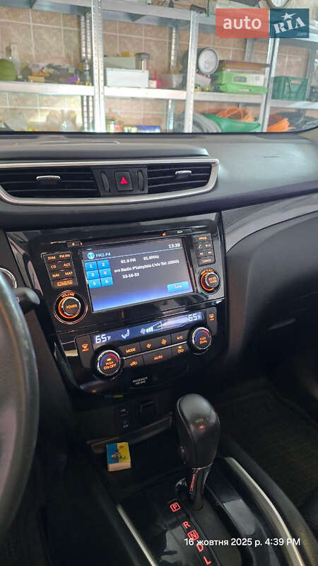 Позашляховик / Кросовер Nissan Rogue 2015 в Винниках