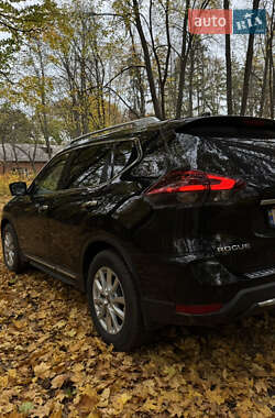Внедорожник / Кроссовер Nissan Rogue 2018 в 