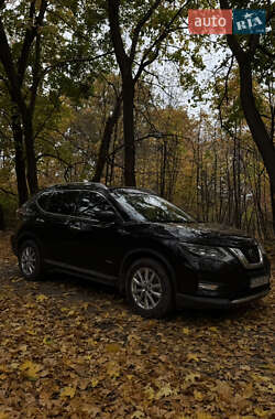 Внедорожник / Кроссовер Nissan Rogue 2018 в 
