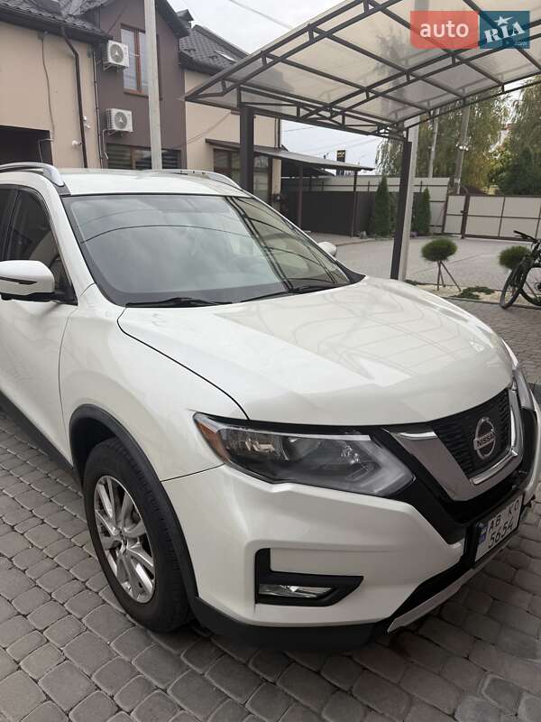 Внедорожник / Кроссовер Nissan Rogue 2017 в Виннице