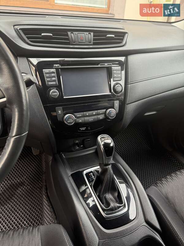 Внедорожник / Кроссовер Nissan Rogue 2017 в Виннице