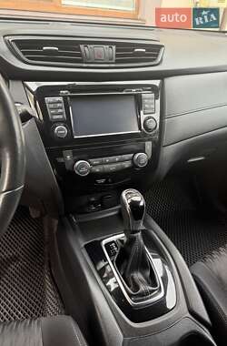 Внедорожник / Кроссовер Nissan Rogue 2017 в 