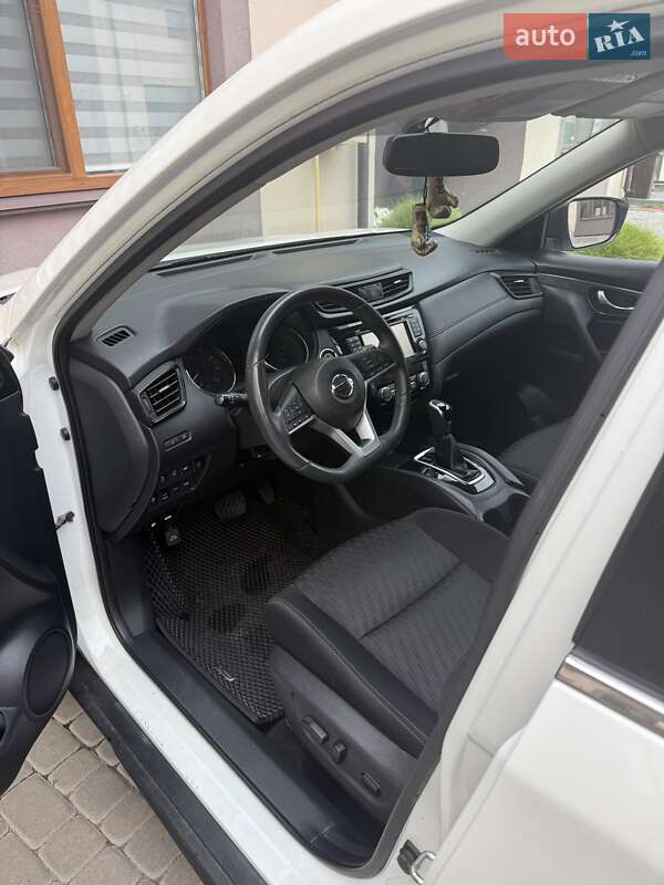 Внедорожник / Кроссовер Nissan Rogue 2017 в Виннице