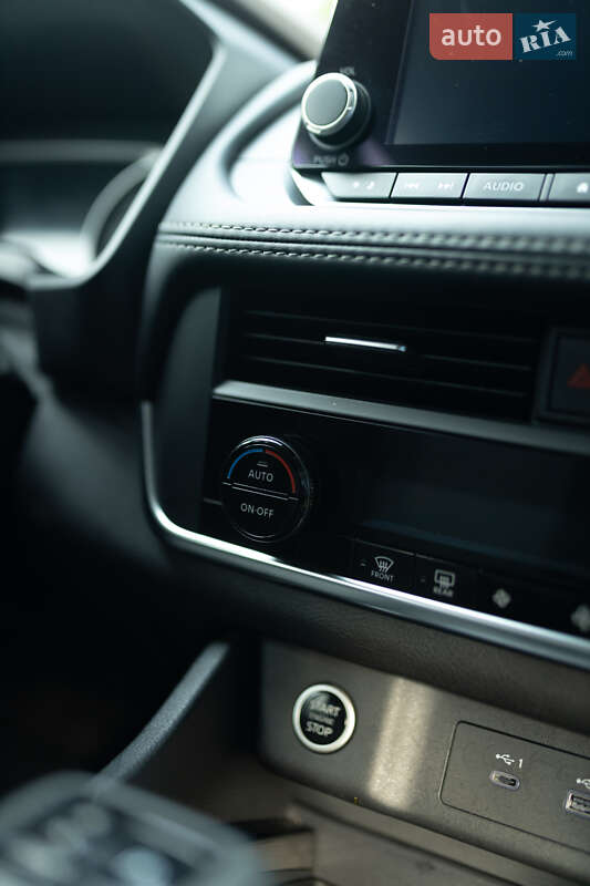 Позашляховик / Кросовер Nissan Rogue 2023 в Дніпрі