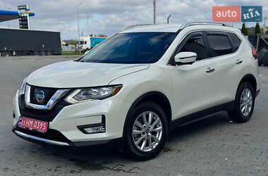 Внедорожник / Кроссовер Nissan Rogue 2017 в 