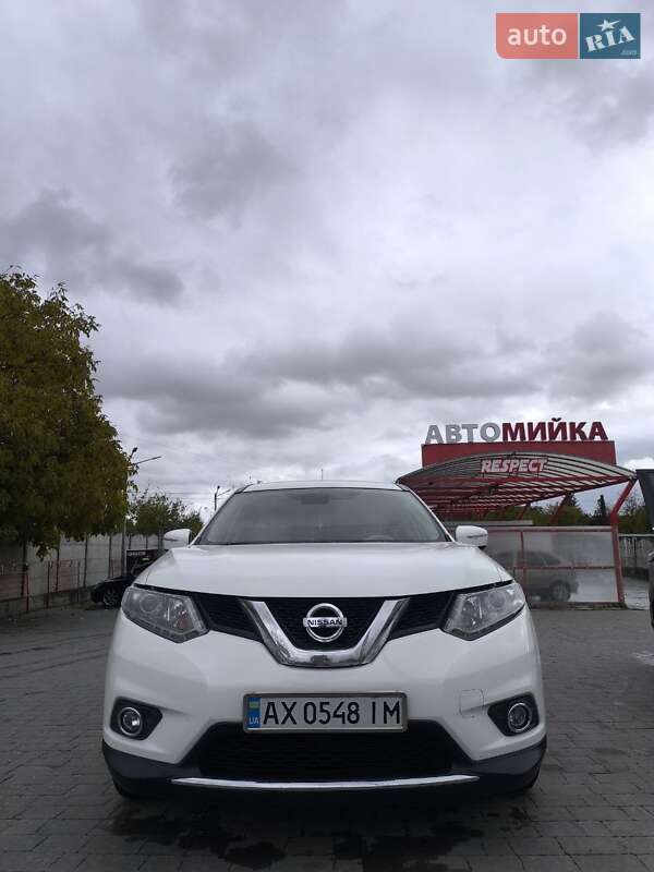 Внедорожник / Кроссовер Nissan Rogue 2015 в Ивано-Франковске