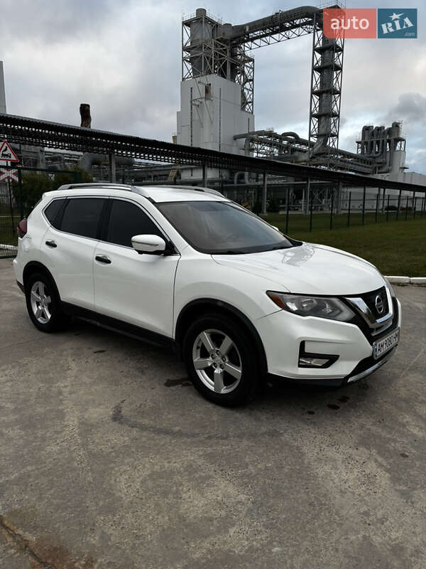 Внедорожник / Кроссовер Nissan Rogue 2018 в Коростене