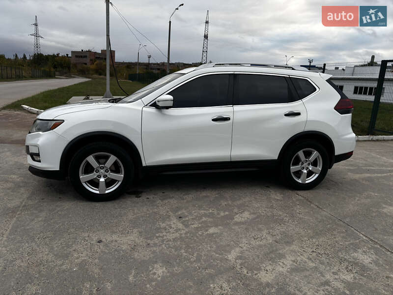 Внедорожник / Кроссовер Nissan Rogue 2018 в Коростене