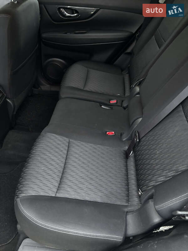 Внедорожник / Кроссовер Nissan Rogue 2018 в Коростене