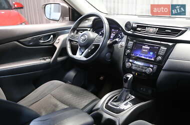 Внедорожник / Кроссовер Nissan Rogue 2017 в 