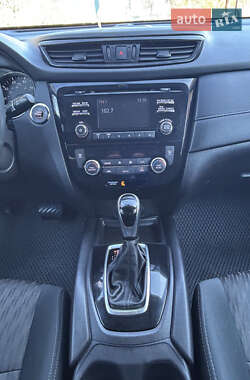 Внедорожник / Кроссовер Nissan Rogue 2016 в 