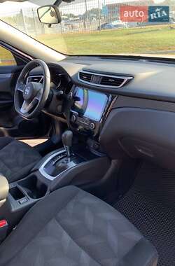Внедорожник / Кроссовер Nissan Rogue 2015 в 