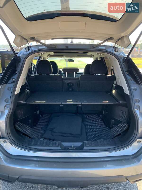 Позашляховик / Кросовер Nissan Rogue 2015 в Києві