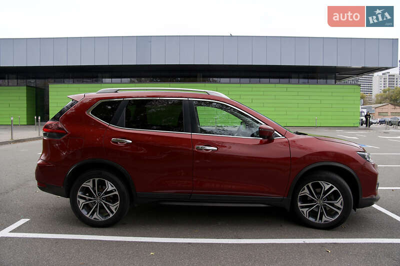 Позашляховик / Кросовер Nissan Rogue 2018 в Києві