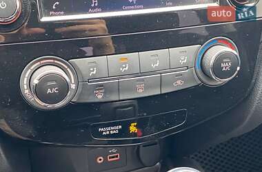 Внедорожник / Кроссовер Nissan Rogue 2018 в 