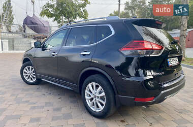 Внедорожник / Кроссовер Nissan Rogue 2017 в 