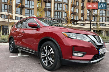 Внедорожник / Кроссовер Nissan Rogue 2017 в 