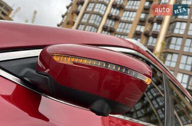 Внедорожник / Кроссовер Nissan Rogue 2017 в 