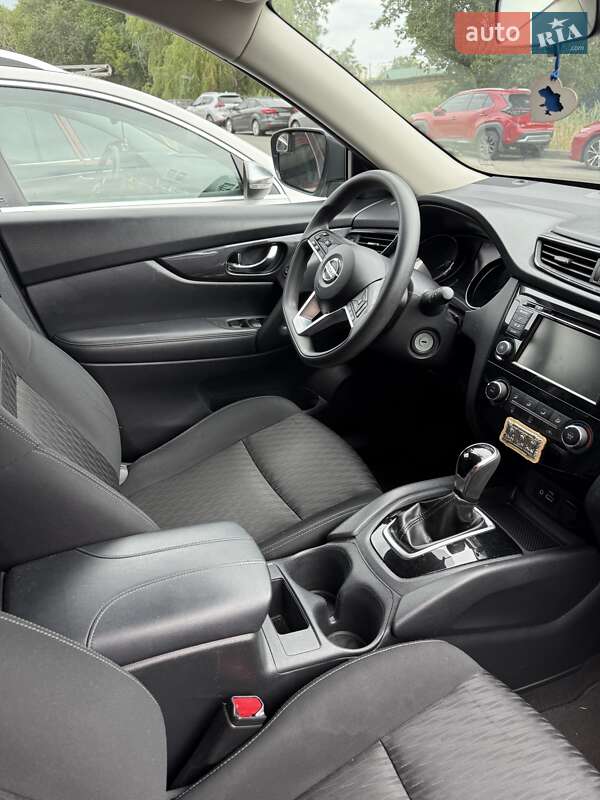 Внедорожник / Кроссовер Nissan Rogue 2018 в Киеве фото 2 Внедорожник / Кроссовер Nissan Rogue 2018 в Киеве