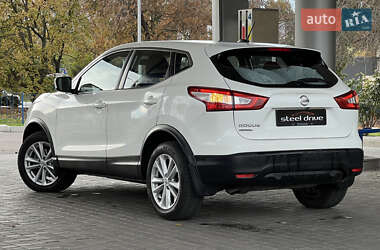 Позашляховик / Кросовер Nissan Rogue 2017 в  фото 4 Позашляховик / Кросовер Nissan Rogue 2017 в