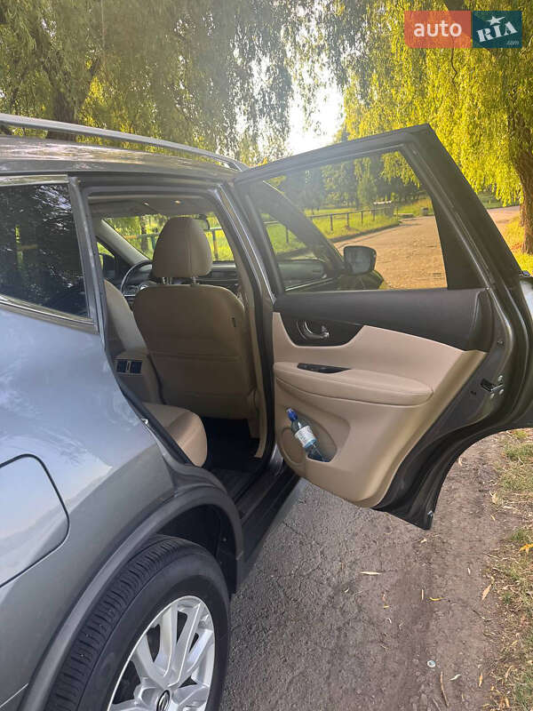 Внедорожник / Кроссовер Nissan Rogue 2017 в Ровно