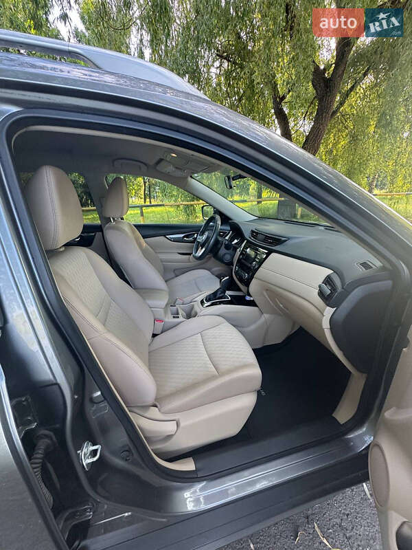 Внедорожник / Кроссовер Nissan Rogue 2017 в Ровно