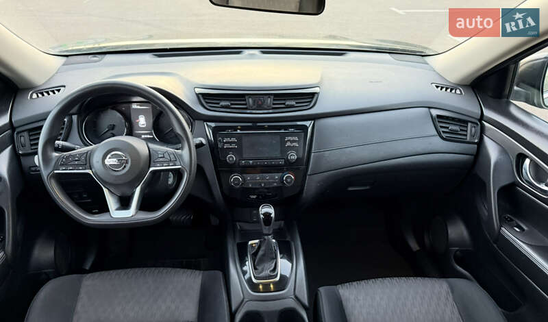 Внедорожник / Кроссовер Nissan Rogue 2016 в Ровно