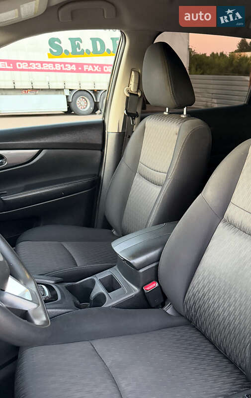 Внедорожник / Кроссовер Nissan Rogue 2016 в Ровно