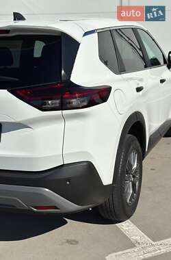Внедорожник / Кроссовер Nissan Rogue 2023 в 