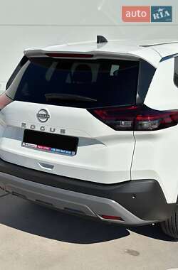 Внедорожник / Кроссовер Nissan Rogue 2023 в 
