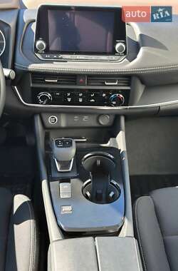 Внедорожник / Кроссовер Nissan Rogue 2023 в 